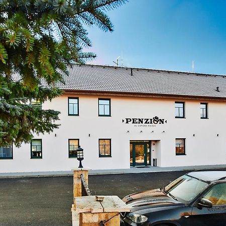 Penzion Al Capone Mníšek Mníšek pod Brdy Exterior foto